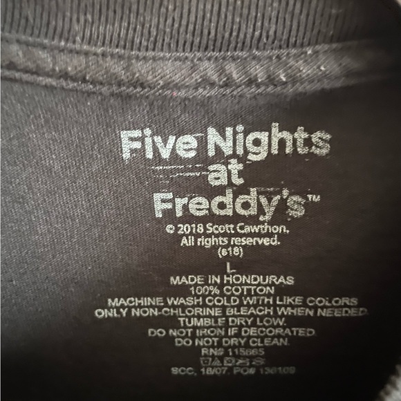 ⚡️3 for $12 boys clothing⚡️
Five Nights at Freddy’s Tshirt size large - Picture 2 of 3